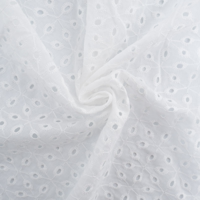 Broderie Anglaise pétale étoilé blanc crème